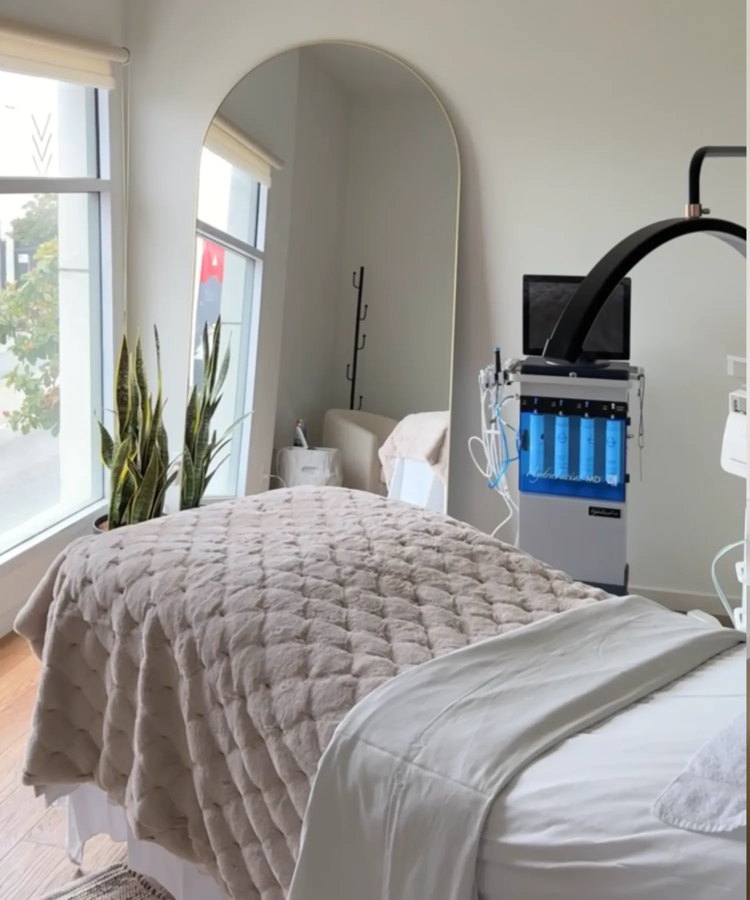esthetician-Studio-Rental-Beverly-Hills-West-Hollywood-Los-Angeles-Podcast-esthetician